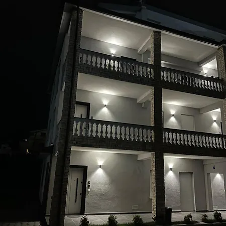 Billa 公寓 地拉那